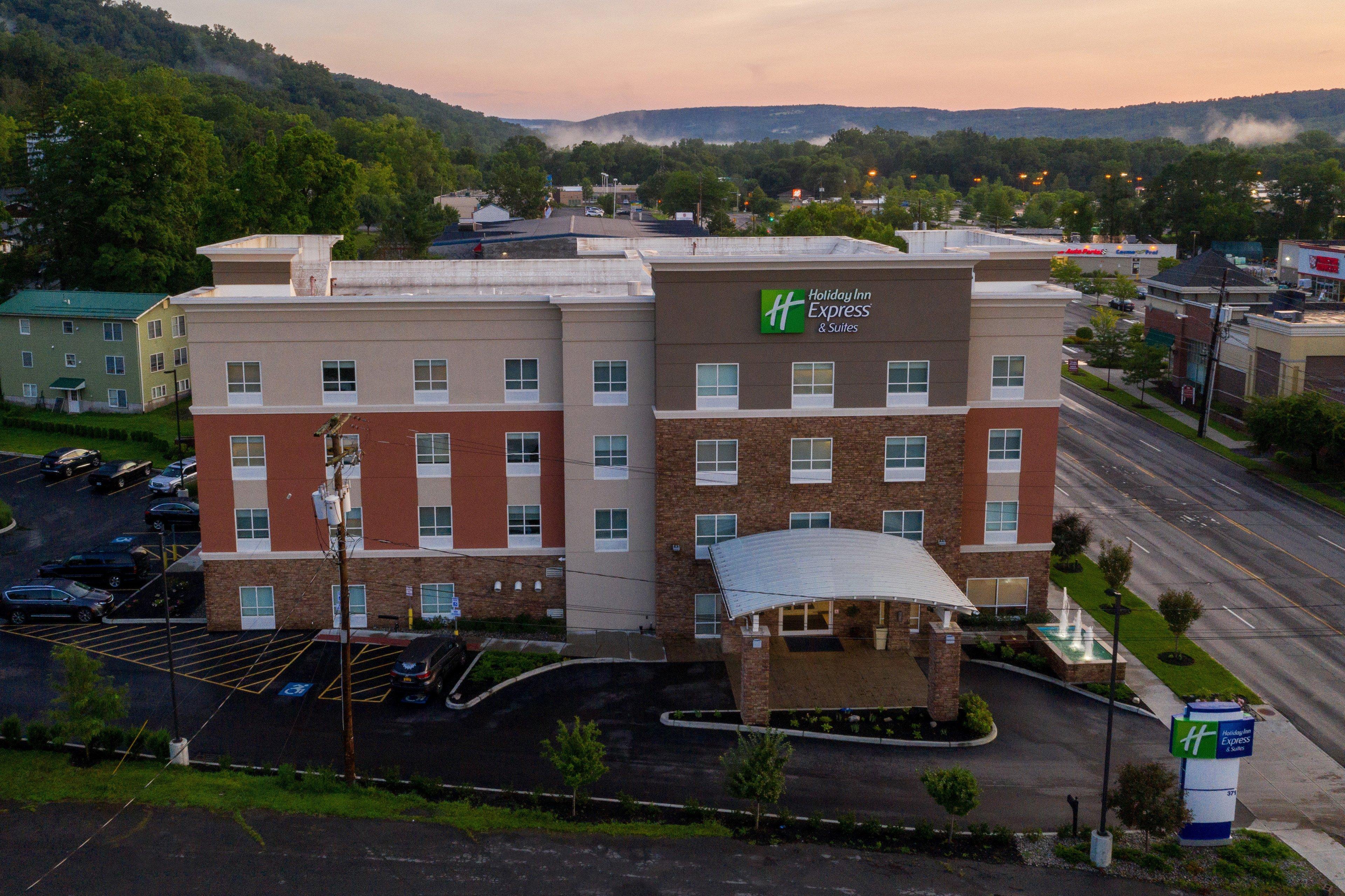 Holiday Inn Express & Suites Ithaca By Ihg Ngoại thất bức ảnh